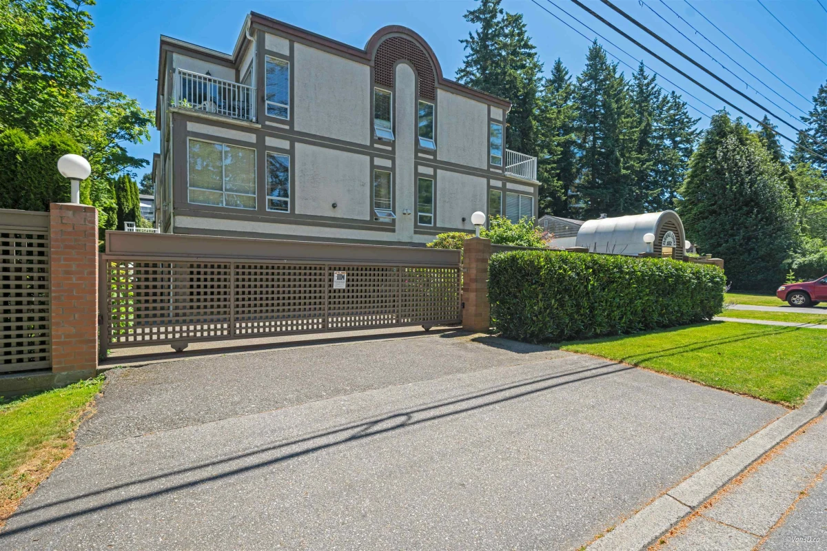 Exterior Front Photo of 3 1552 Everall Street, White Rock, BC