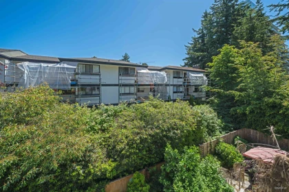 Hot Tub / Spa Photo of 3 1552 Everall Street, White Rock, BC
