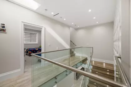 Entry Foyer Photo of 15689 106a Avenue, Surrey, BC