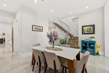 Kitchen Island Photo of 15689 106a Avenue, Surrey, BC