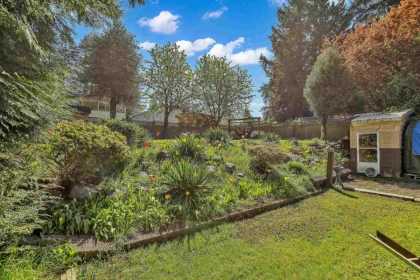 Swimming Pool Photo of 11230 Lansdowne Drive, Surrey, BC