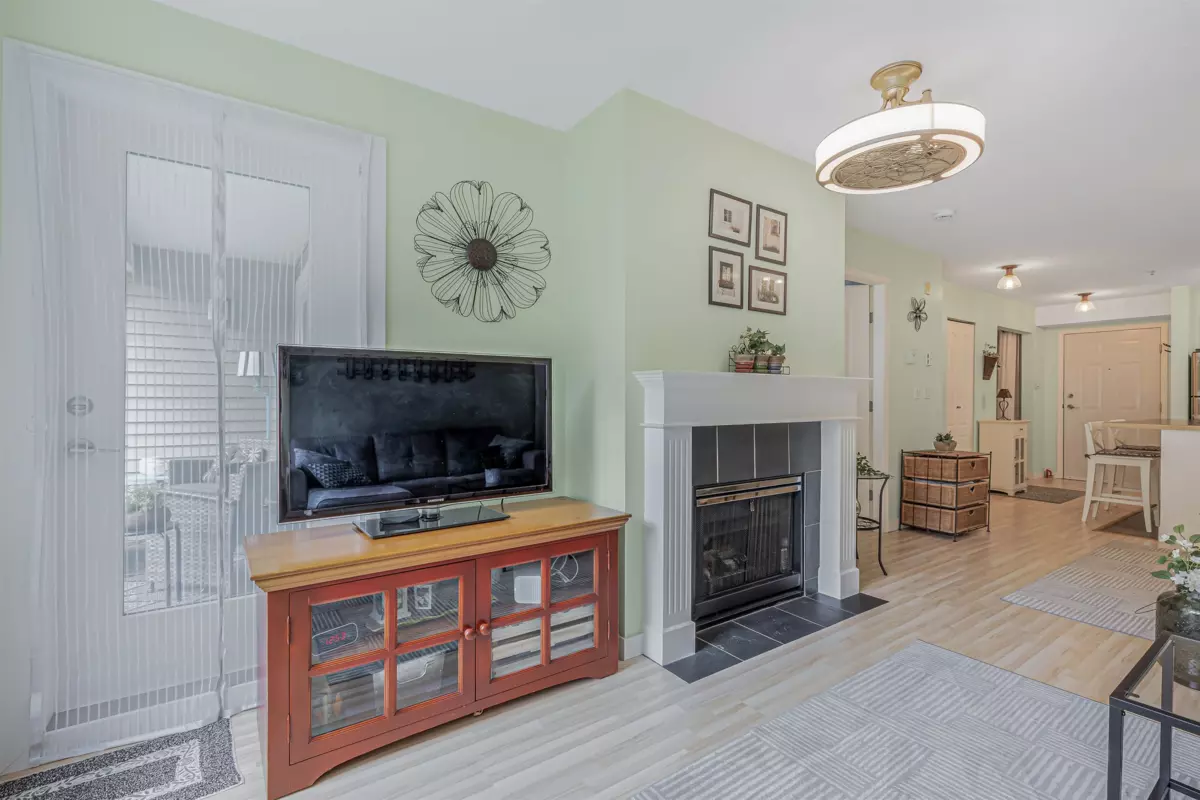 Family Room Photo of 102 9668 148 Street, Surrey, BC