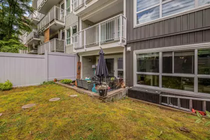 Entry Foyer Photo of 102 9668 148 Street, Surrey, BC