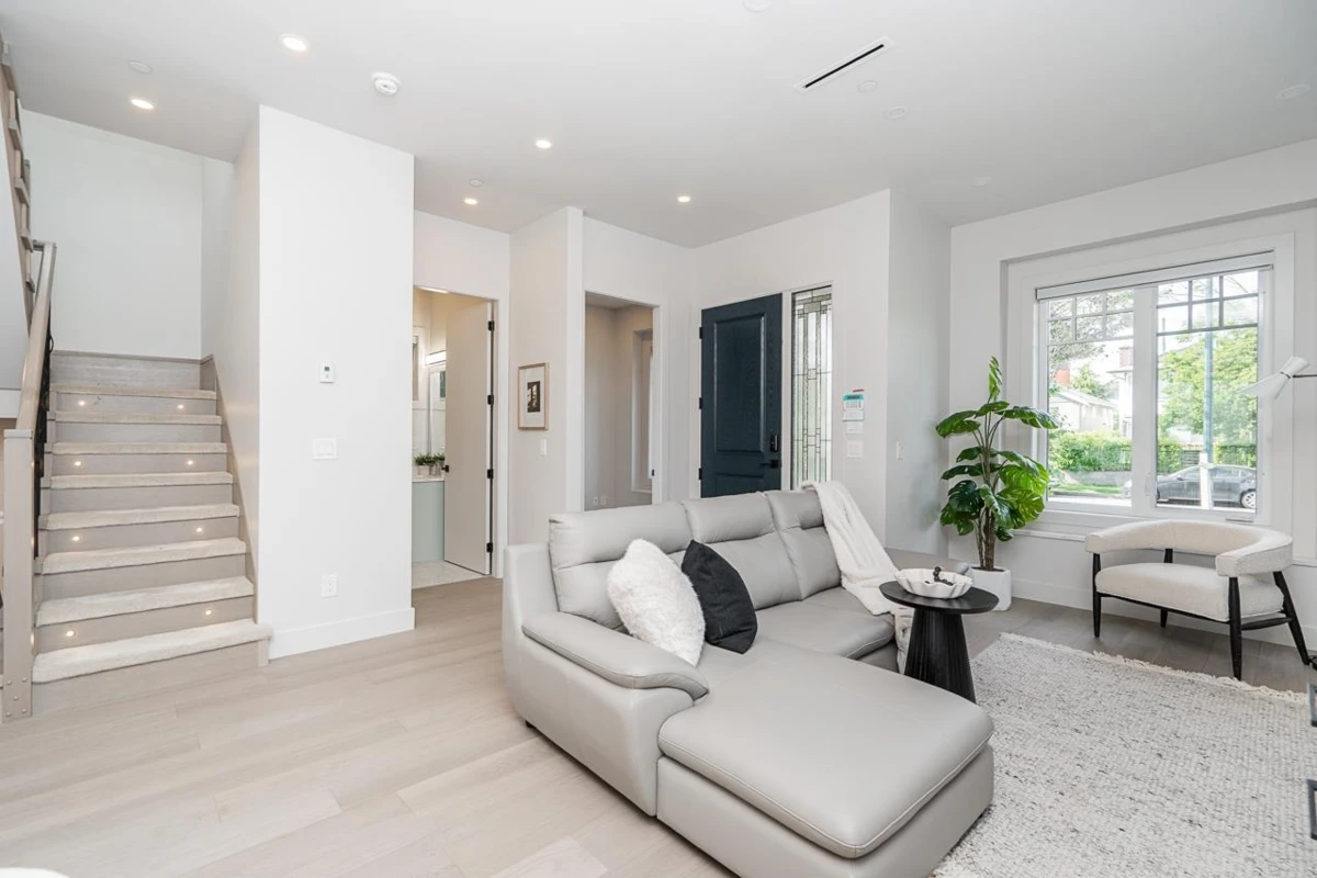 Dining Area Photo of 48 E 57th Avenue, Vancouver, BC