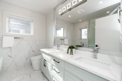 Primary Bathroom Photo of 48 E 57th Avenue, Vancouver, BC