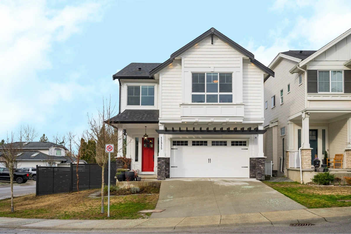 Living Room Photo of 11315 230 Street, Maple Ridge, BC