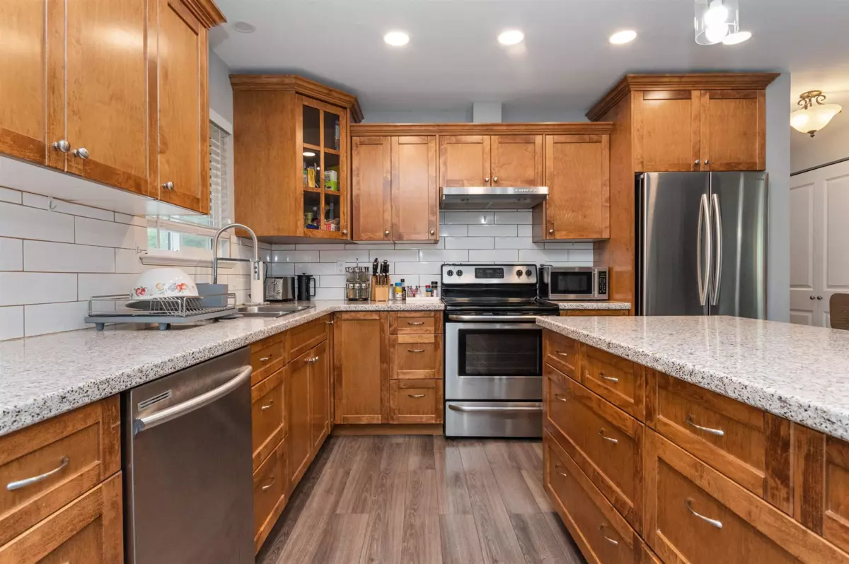 Kitchen Photo of 21111 Lakeview Crescent, Hope, BC