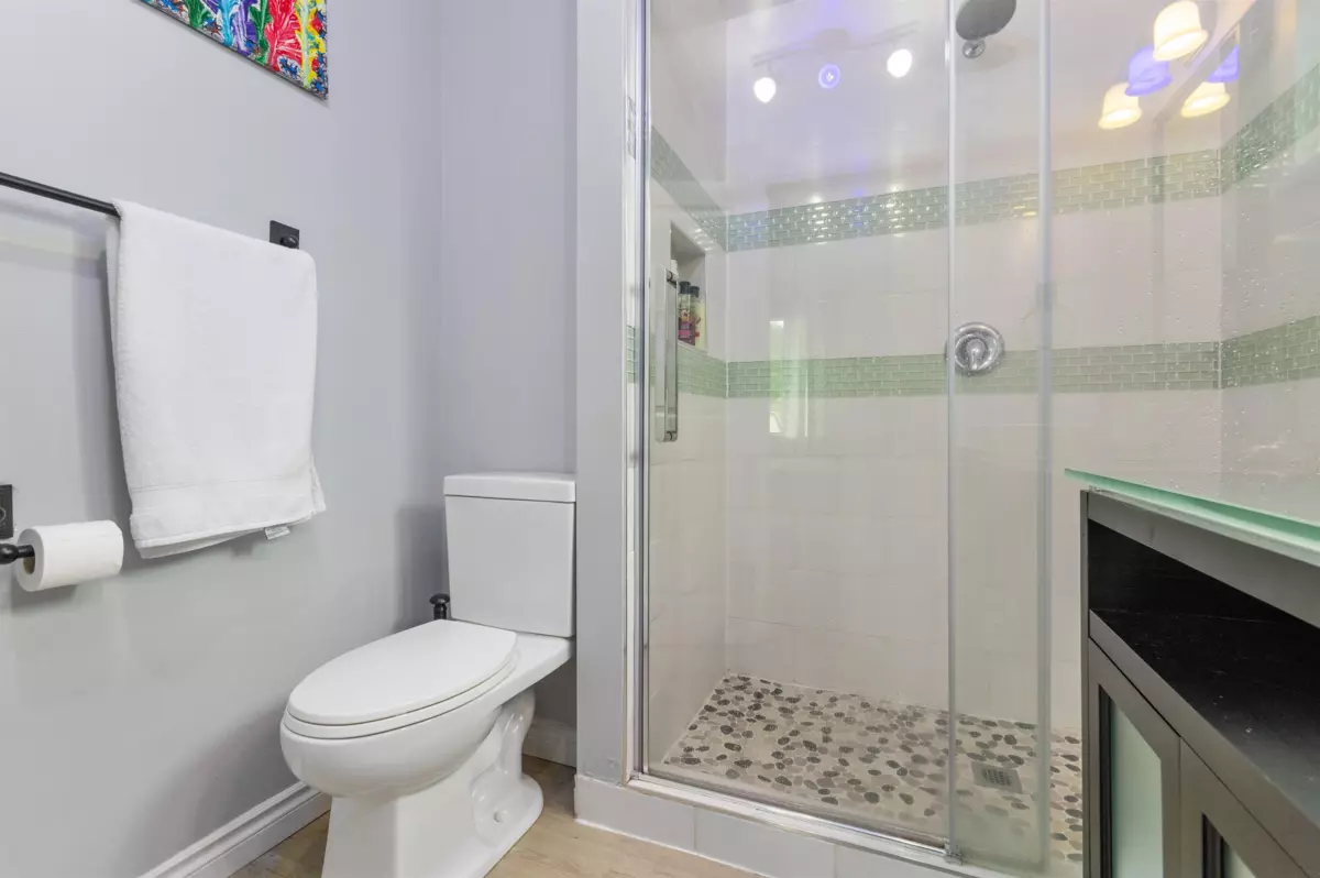 Laundry Room Photo of 21111 Lakeview Crescent, Hope, BC