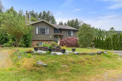 21111 Lakeview Crescent, Hope, BC, Kawkawa Lake — 4 bed single family residence for sale