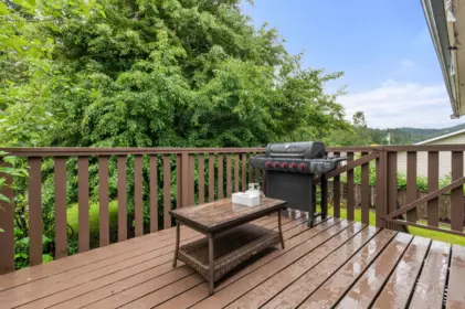Front Yard Photo of 21111 Lakeview Crescent, Hope, BC