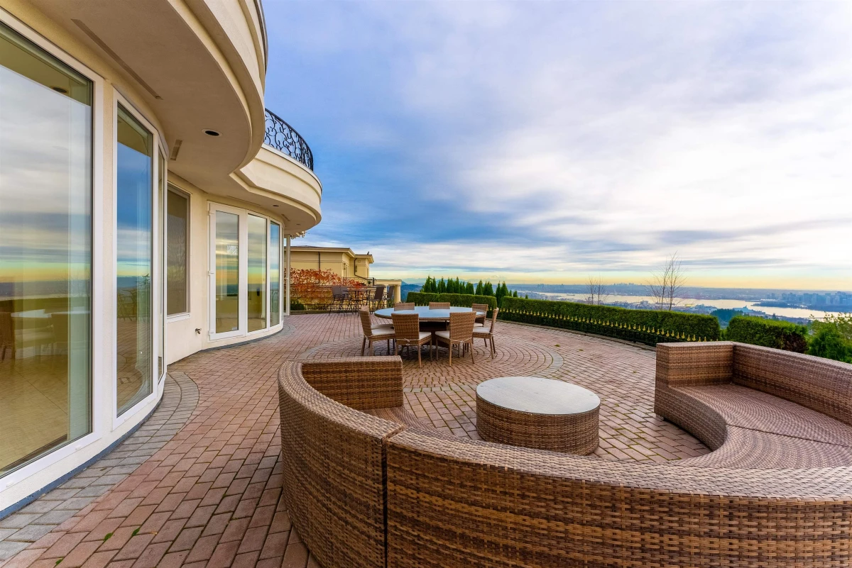 Family Room Photo of 1409 Chartwell Drive, West Vancouver, BC