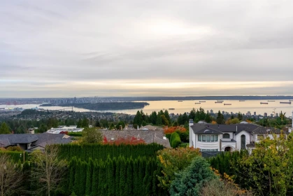 Breakfast Nook Photo of 1409 Chartwell Drive, West Vancouver, BC
