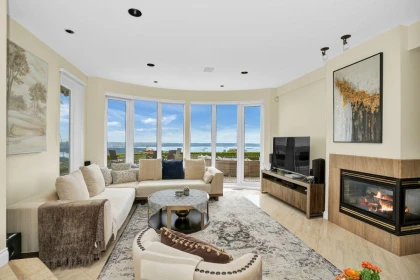 Entry Foyer Photo of 1409 Chartwell Drive, West Vancouver, BC