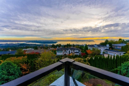 Kitchen Photo of 1409 Chartwell Drive, West Vancouver, BC