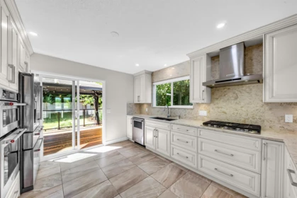 Kitchen Island Photo of 22656 Kendrick Loop, Maple Ridge, BC