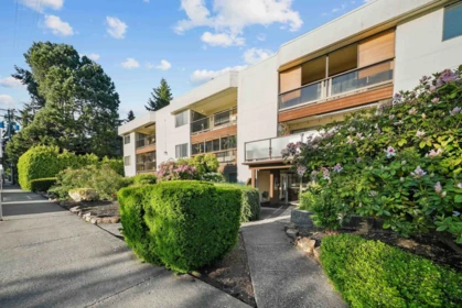 Hot Tub / Spa Photo of 306 1526 George Street, White Rock, BC