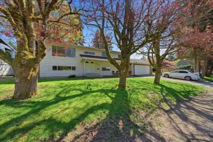 Front Yard Photo of 12014 208 Street, Maple Ridge, BC