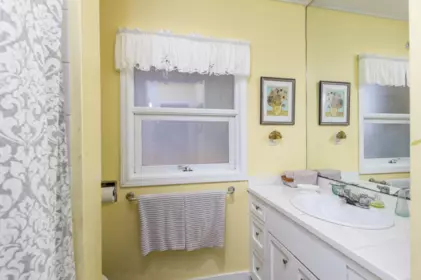 Guest Bathroom Photo of 12522 26a Avenue, Surrey, BC
