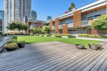 Backyard Photo of 2810 6080 Mckay Avenue, Burnaby, BC