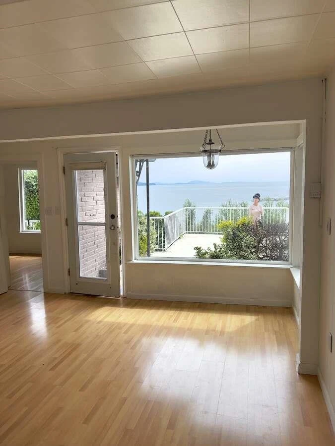 Family Room Photo of 15181 Marine Drive, White Rock, BC