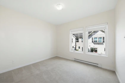 Entry Foyer Photo of 81 32633 Simon Avenue, Abbotsford, BC