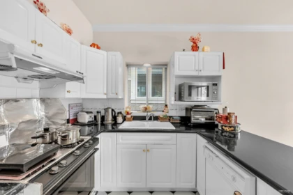 Kitchen Island Photo of 6388 Laburnum Street, Vancouver, BC