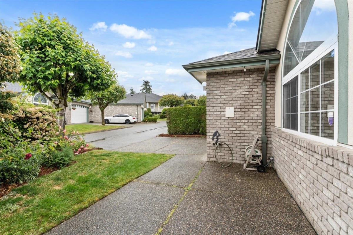 Living Room Photo of 25 32777 Chilcotin Drive, Abbotsford, BC