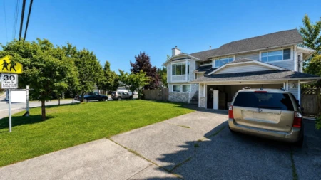 Kitchen Photo of 15292 94 Avenue, Surrey, BC