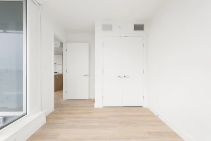 Primary Bathroom Photo of 409 9675 King George Boulevard, Surrey, BC