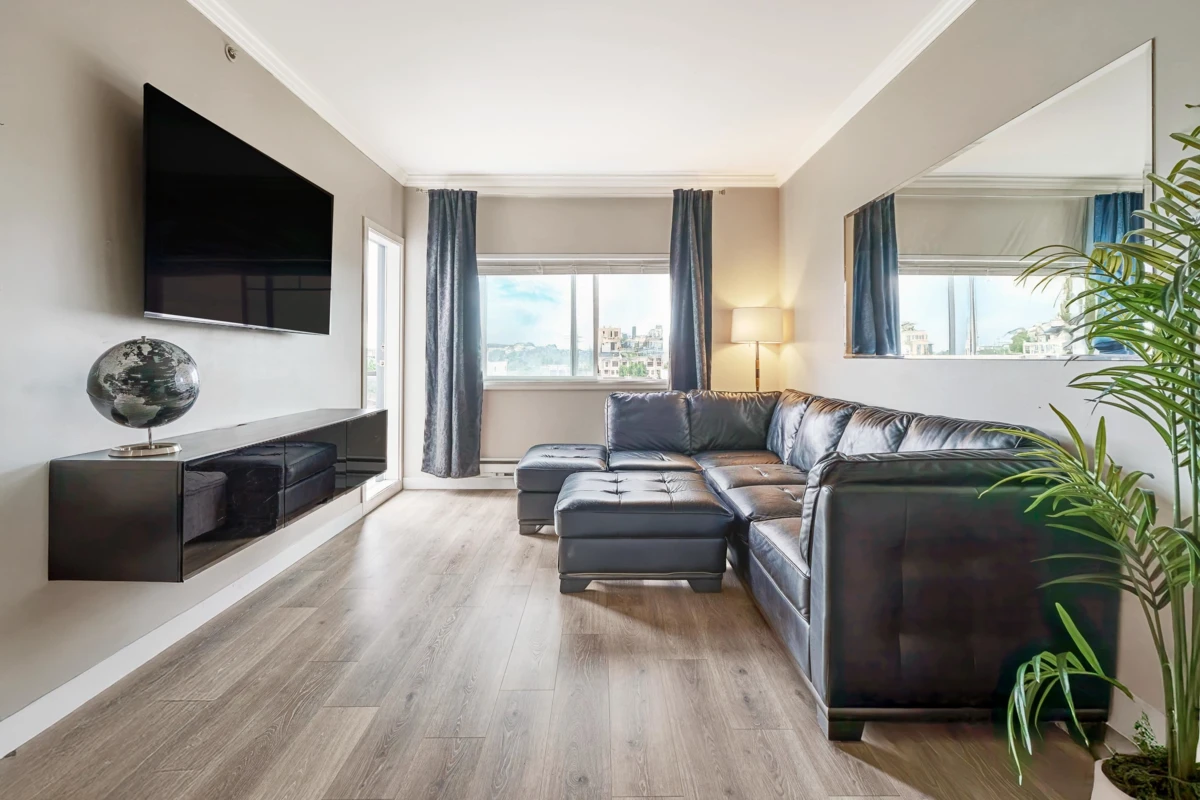 Living Room Photo of 401 22363 Selkirk Avenue, Maple Ridge, BC