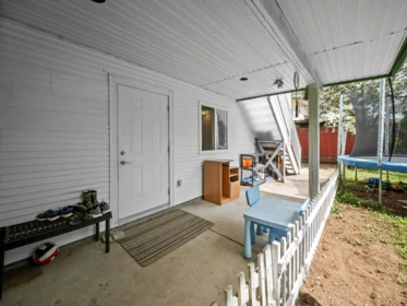 Swimming Pool Photo of 33726 Best Avenue, Mission, BC