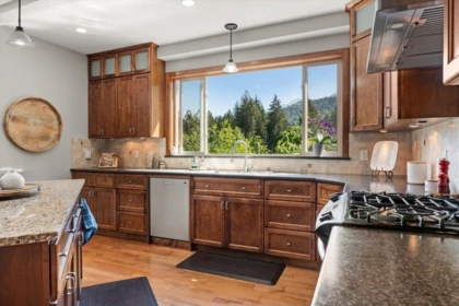 Breakfast Nook Photo of 7244 Marble Hill Road, Chilliwack, BC