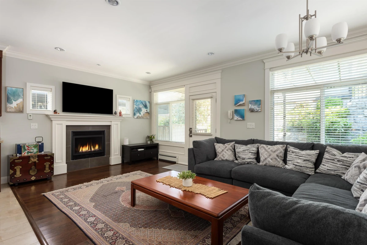 Dining Area Photo of 362 E 21st Street, North Vancouver, BC