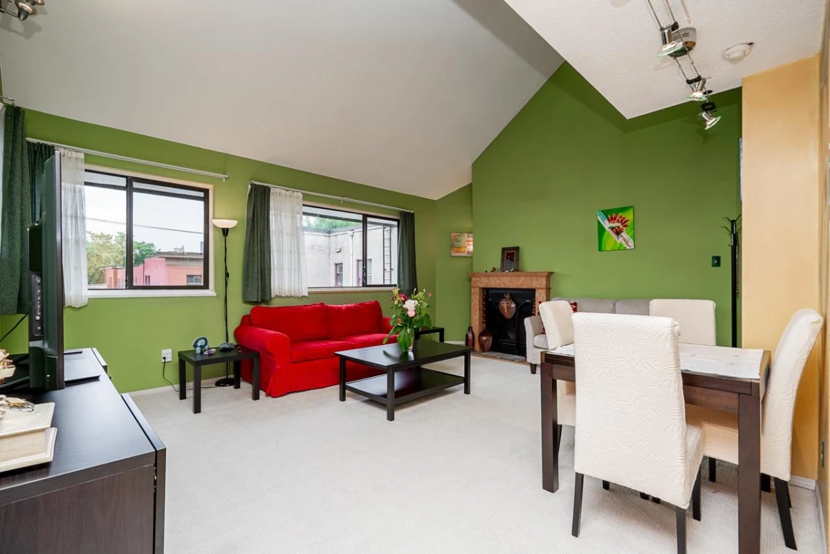 Family Room Photo of PH5 936 Bute Street, Vancouver, BC