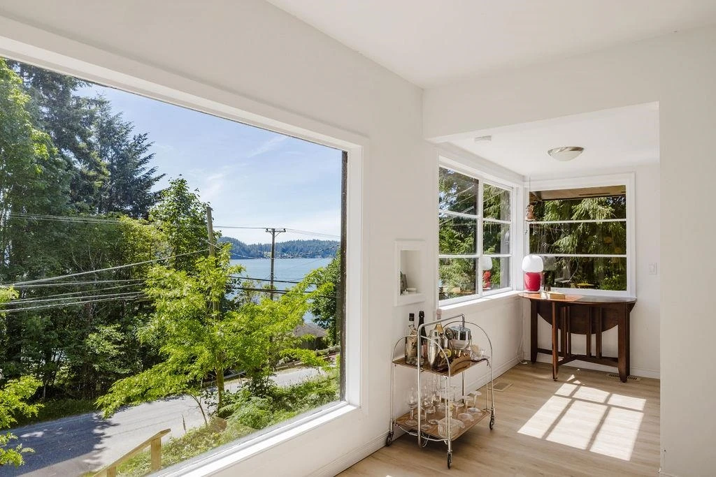 Dining Area Photo of 915 Marine Drive, Gibsons, BC