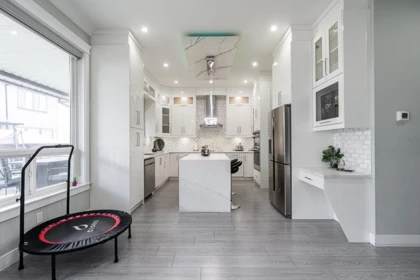 Kitchen Island Photo of 10598 124 Street, Surrey, BC