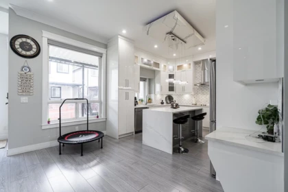 Kitchen Photo of 10598 124 Street, Surrey, BC