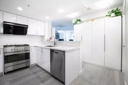 404 8120 Lansdowne Road, Richmond, BC, Richmond — Apartment/Condo for sale