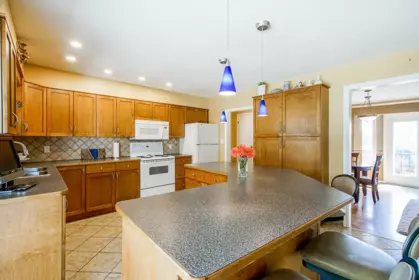Kitchen Island Photo of 32582 Fleming Avenue, Mission, BC