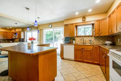 Kitchen Photo of 32582 Fleming Avenue, Mission, BC