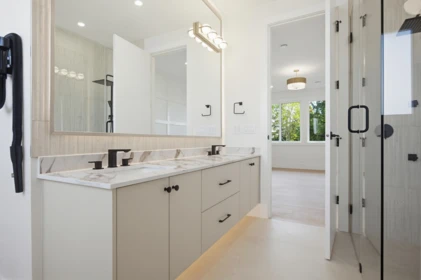 Hallway Photo of 15630 23a Avenue, Surrey, BC