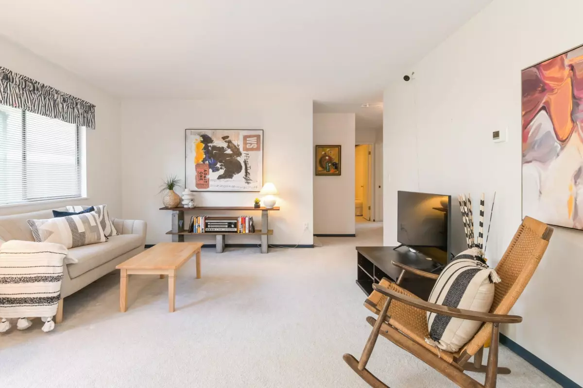 Family Room Photo of 2560 127 Street, Surrey, BC
