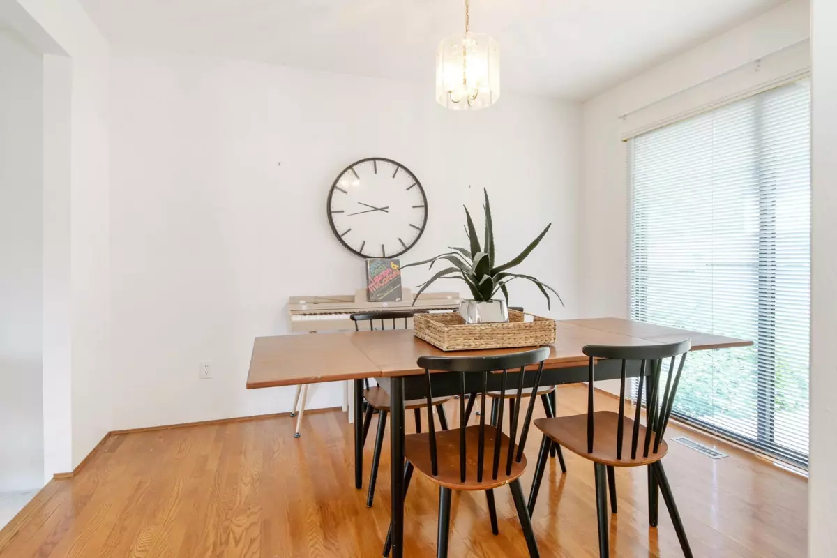 Living Room Photo of 2560 127 Street, Surrey, BC