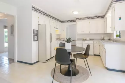 Kitchen Island Photo of 2560 127 Street, Surrey, BC