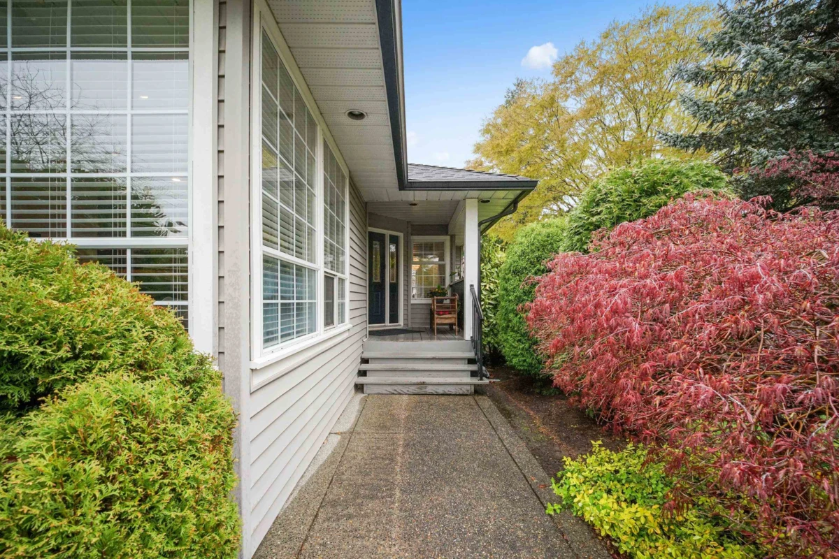 Living Room Photo of 18897 62a Avenue, Surrey, BC