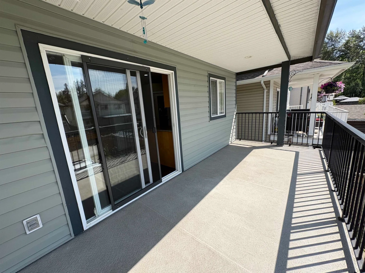 Living Room Photo of 23622 111a Avenue, Maple Ridge, BC