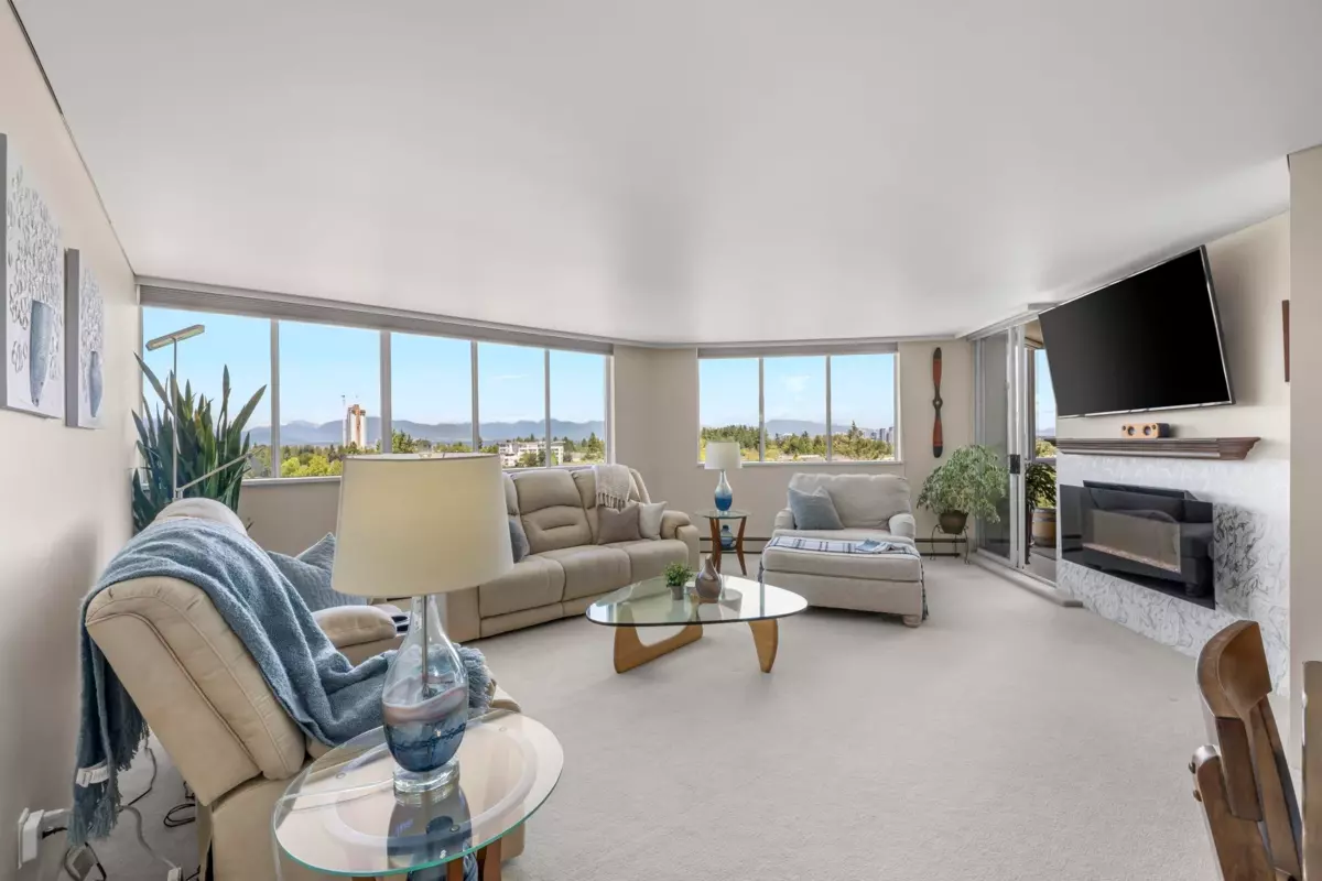 Living Room Photo of 907 11881 88 Avenue, Delta, BC