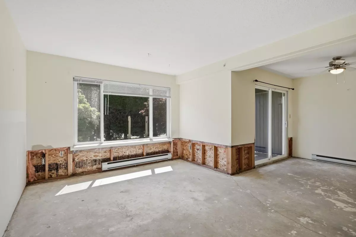Living Room Photo of 122 2844 273 Street, Langley, BC