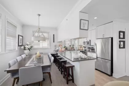 Kitchen Island Photo of 302- 15392 16a Avenue, Surrey, BC