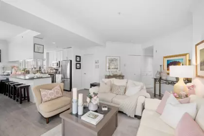 Kitchen Photo of 302- 15392 16a Avenue, Surrey, BC